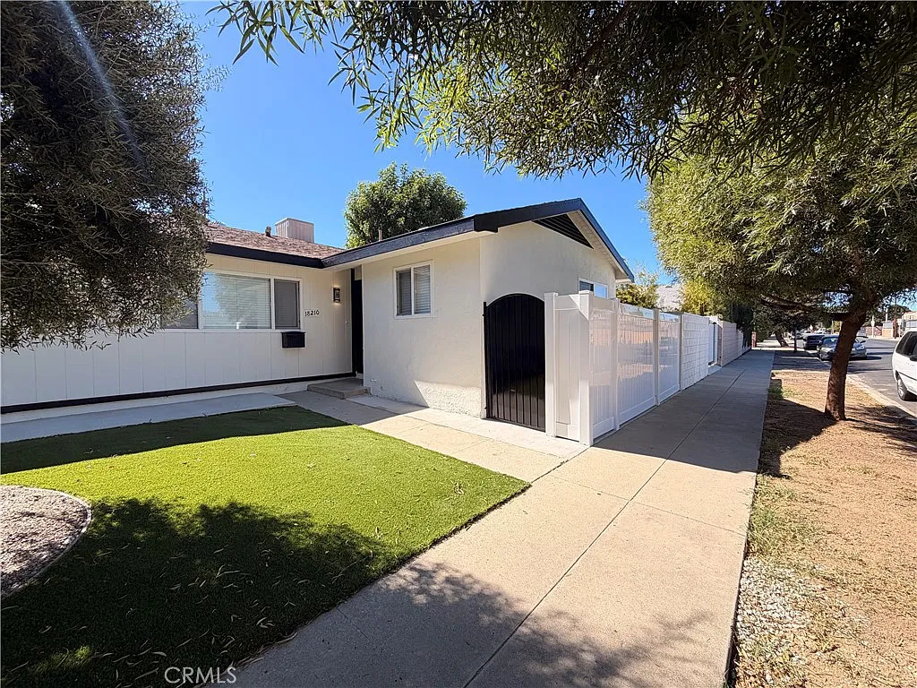3 bed, 1200 sqft, $4,000 — Photo 3