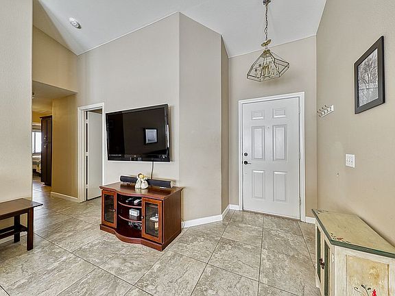 4th image of 325 John Henry Dr