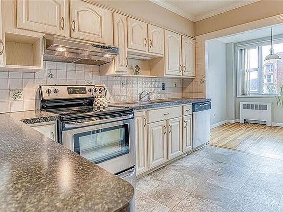 3rd image of 2 Salisbury Pt APT 3A