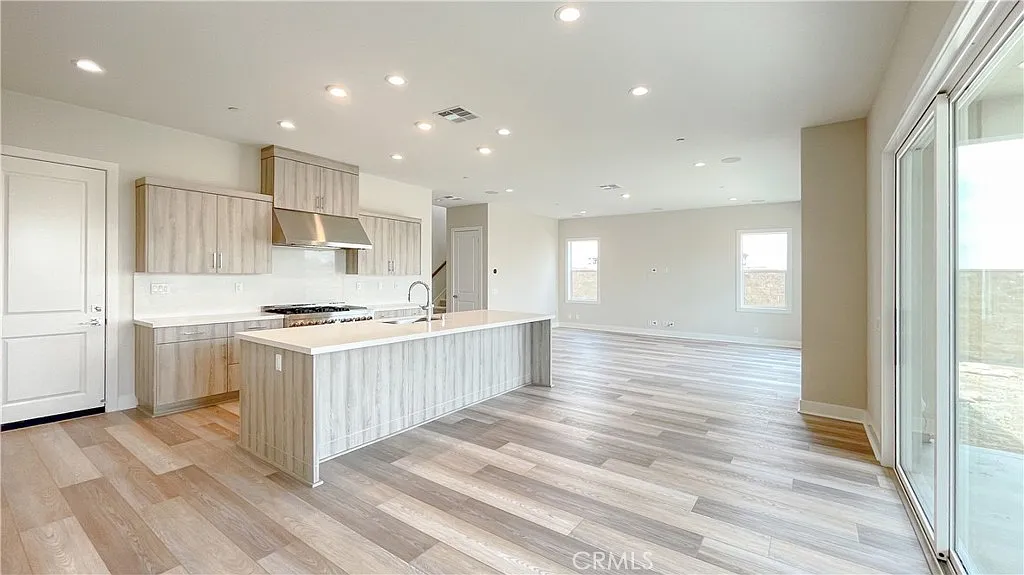5 bed, 3176 sqft, $7,000 — Photo 4