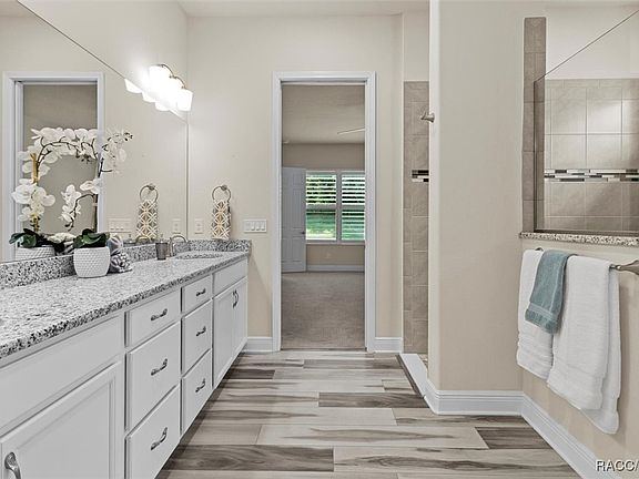 3rd image of 915 N Hunt Club Dr