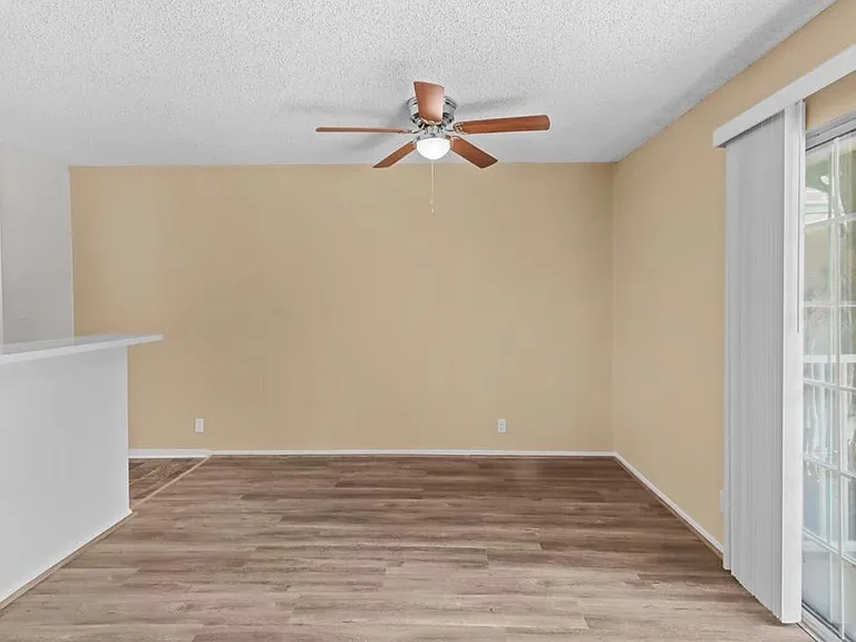 14332 Riverside Dr #5 — Photo 12
