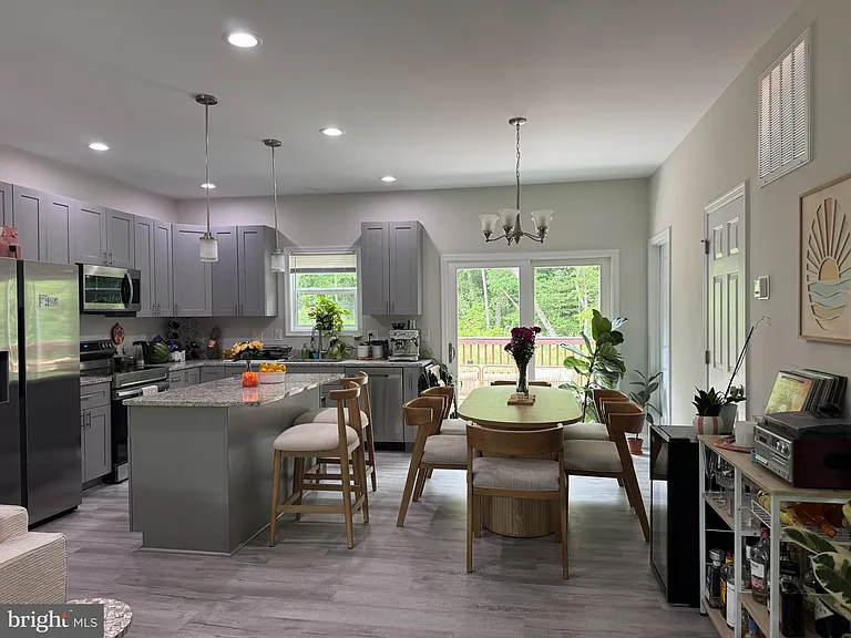903 Albrough Blvd — Photo 5