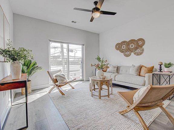 3rd image of 2220 Webberville Rd #201