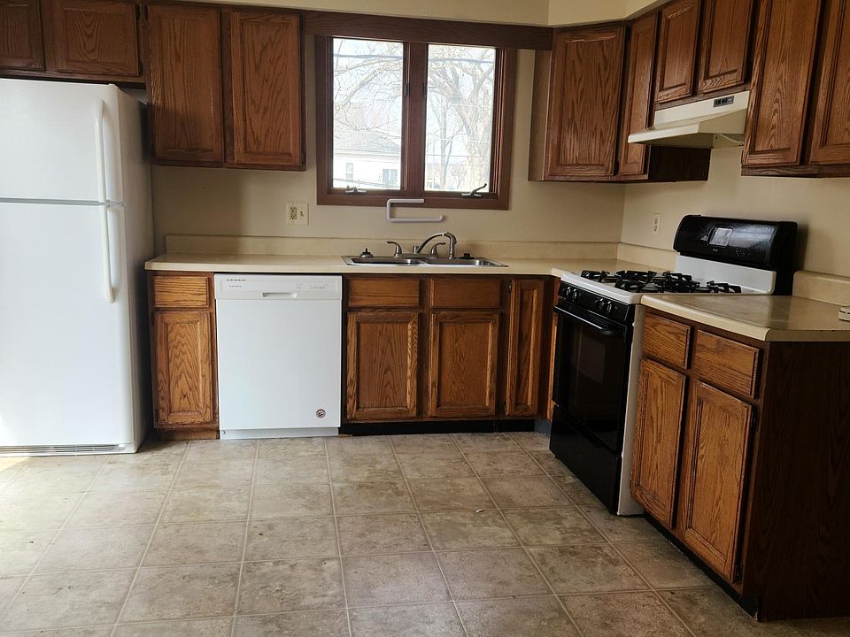 1020 Plain St, Peru, IL 61354 Zillow