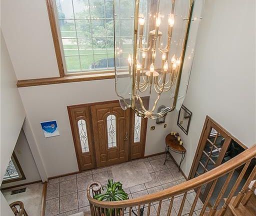 2nd image of 18044 Rustic Holw