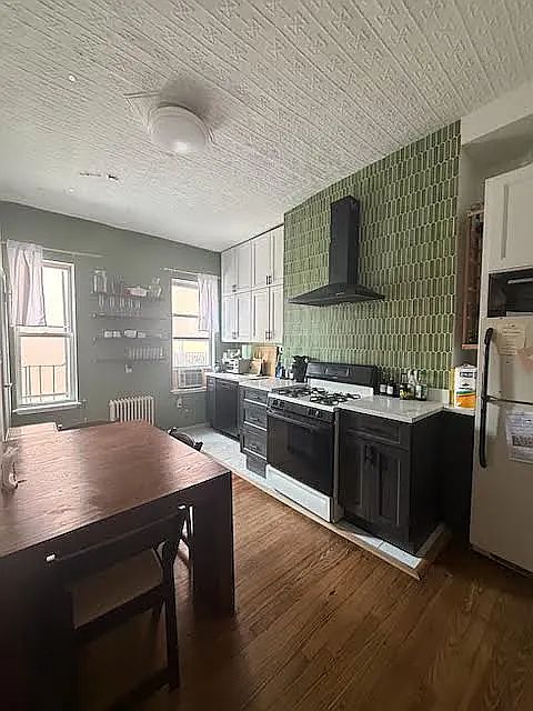1st image of 422 Graham Ave #2R