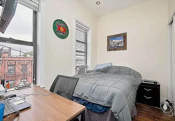 2nd image of 24 Saint Marks Pl APT 11
