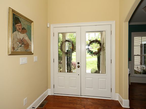 3rd image of 154 Waterbury Dr