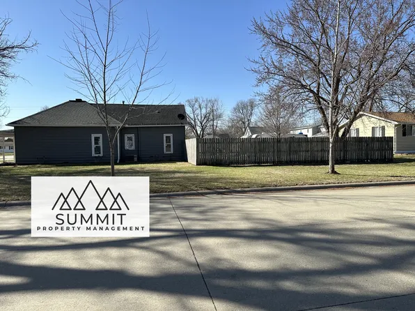 321 N 6th St, Pierce, NE 68767