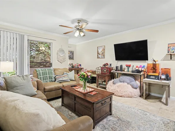 501 W 26th St APT 210, Austin, TX 78705