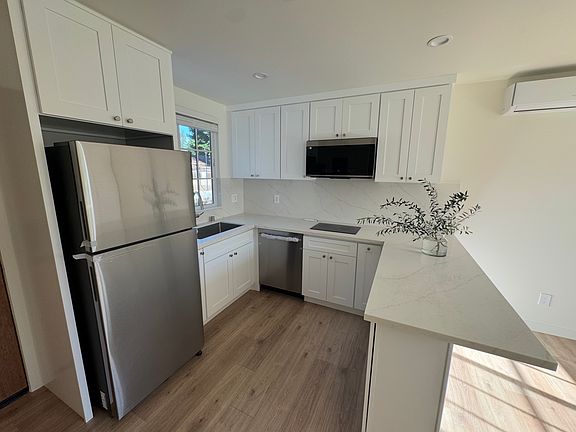 5th image of 230 W Cedar Ave #1
