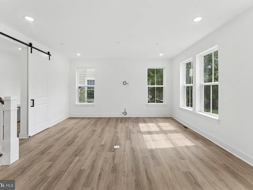 2728 Pavilion Ln