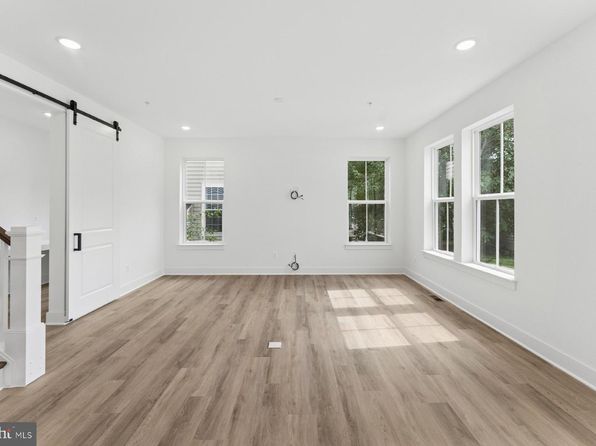 2728 Pavilion Ln
