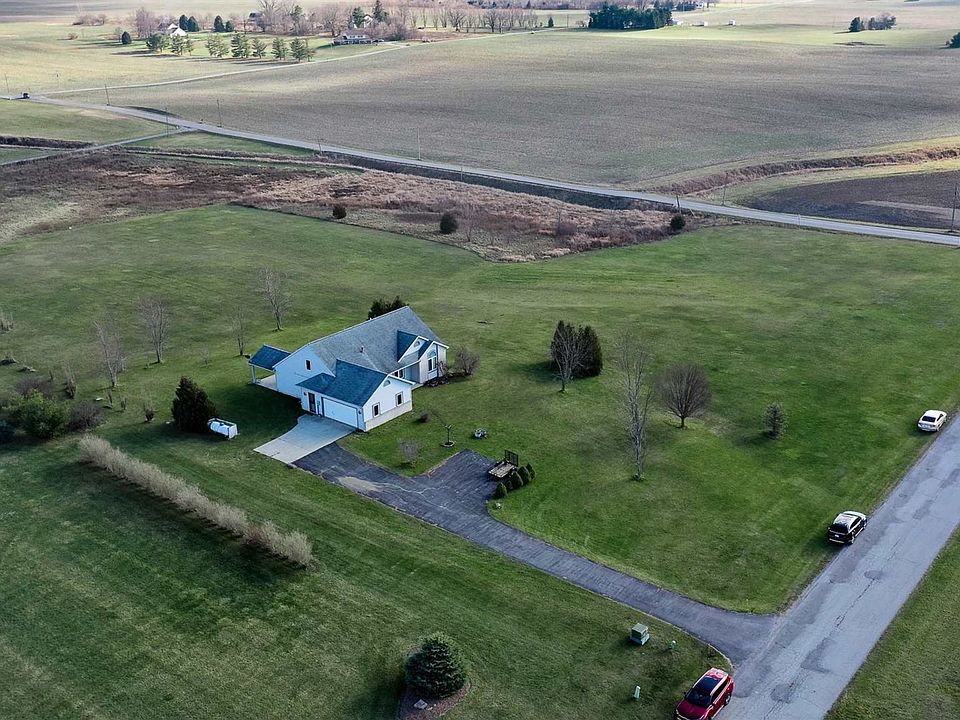 5.5 Acres (445' x 518' approx)