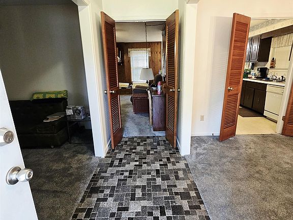 3rd image of 6382 Trafalgar Rd