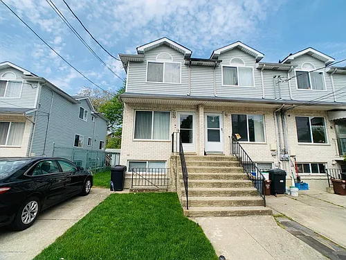 142 Bruckner Ave Photo 1