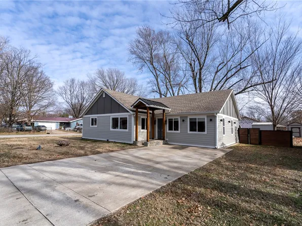 220 N Little Ave, Gentry, AR 72734