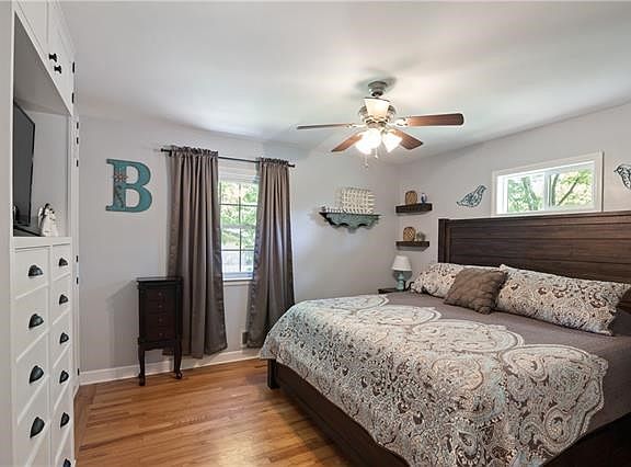 3rd image of 403 Monterey Ave
