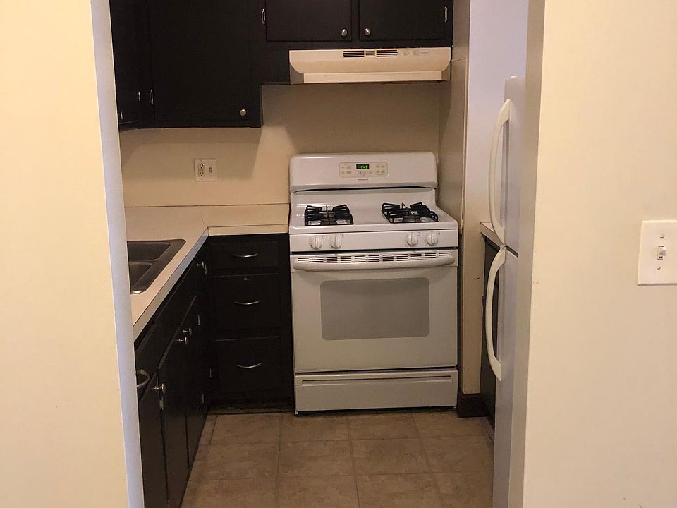 1st image of 580 Bridge St #D