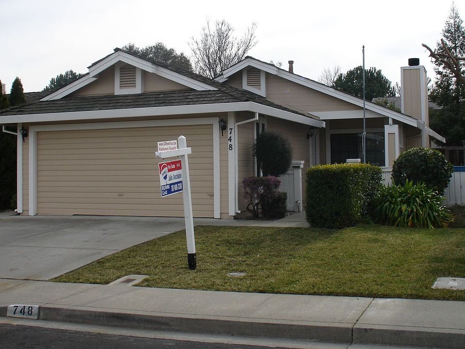 1st image of 748 Oakvale Way