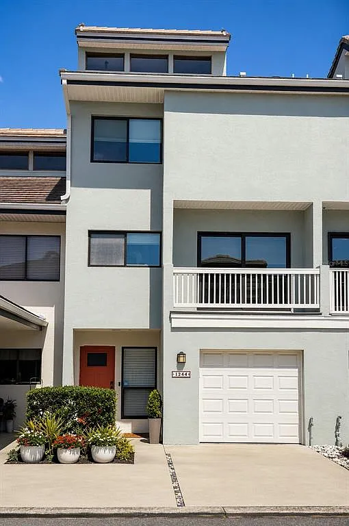 3 bed, 3.5 bath, 2080 sqft, $3,500 — Photo 1