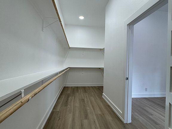 5th image of 105 Forrest Ave