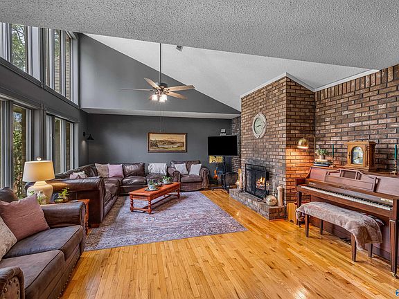 5th image of 1142 Rainbow Ave NW