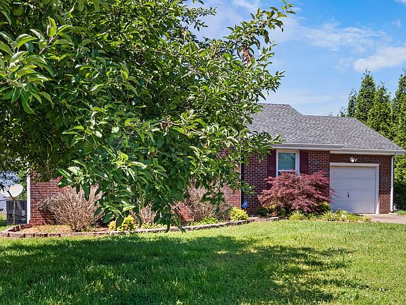 4th image of 1769 Forrestdale Dr