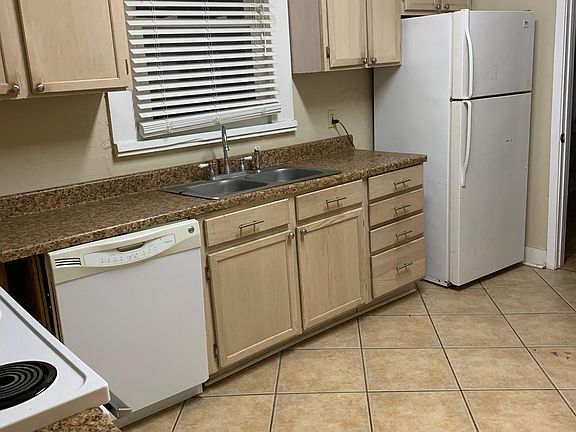 2nd image of 1327 Hillary St