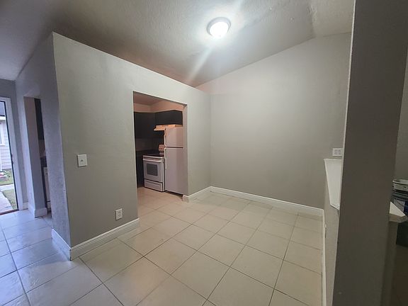 4th image of 4178 Lorenzo Ct #1