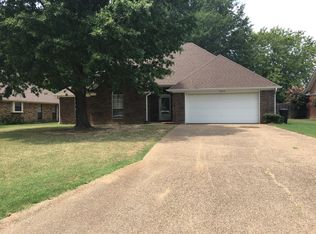 633 Meadowbrook Dr, Alma, AR 72921