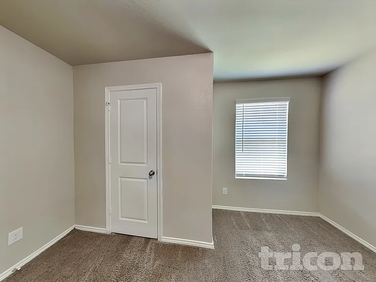 1876 Heather Glen Dr — Photo 10