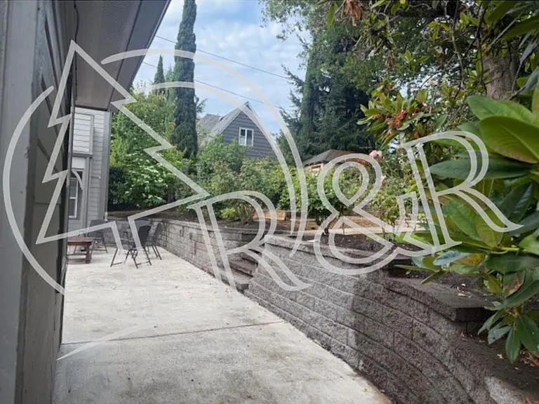 2158 Olive St — Photo 6