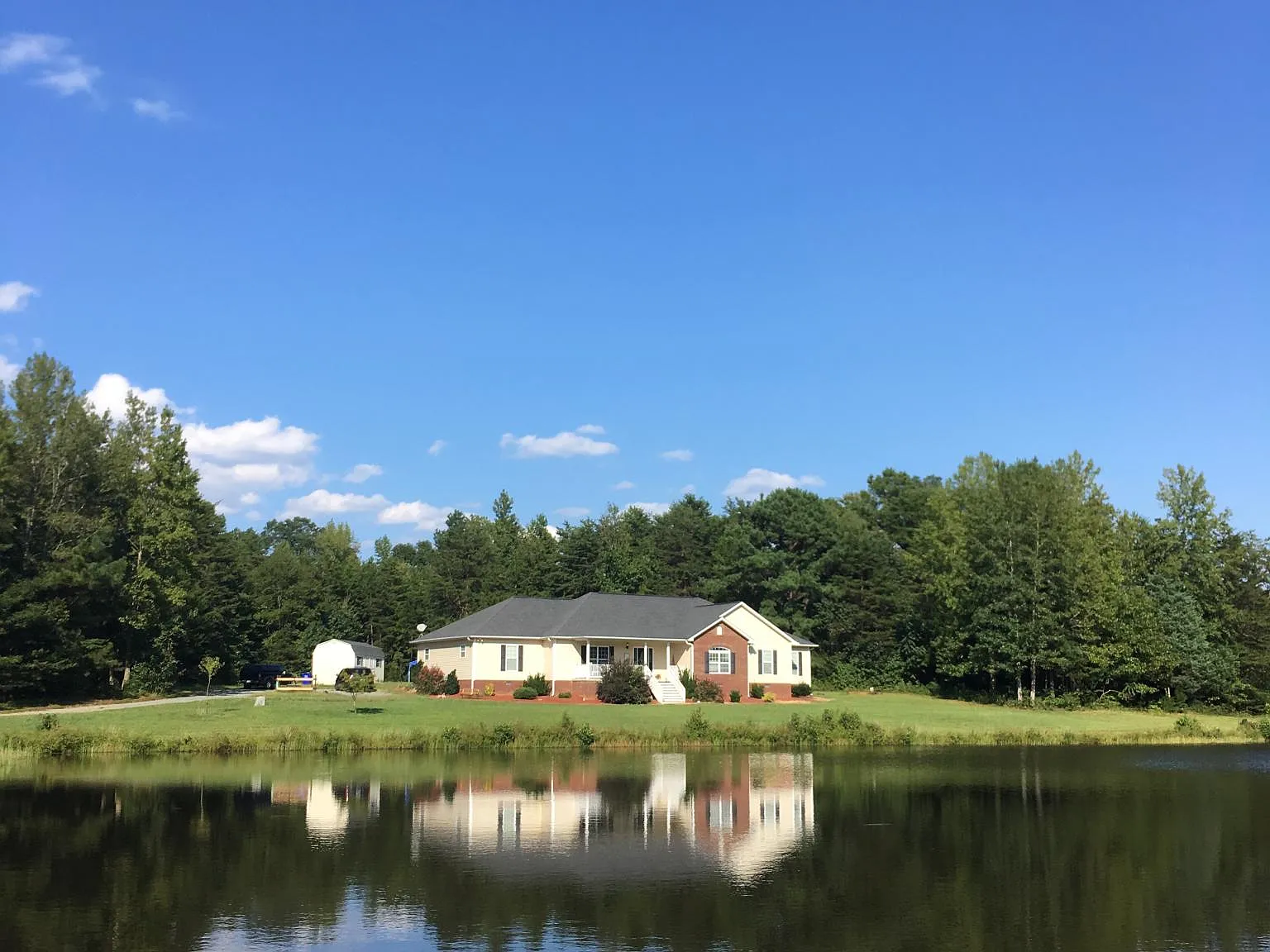 5 bed, 3760 sqft, $3,199 — Photo 4