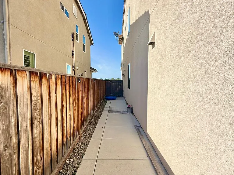 756 Mojave Way — Photo 18
