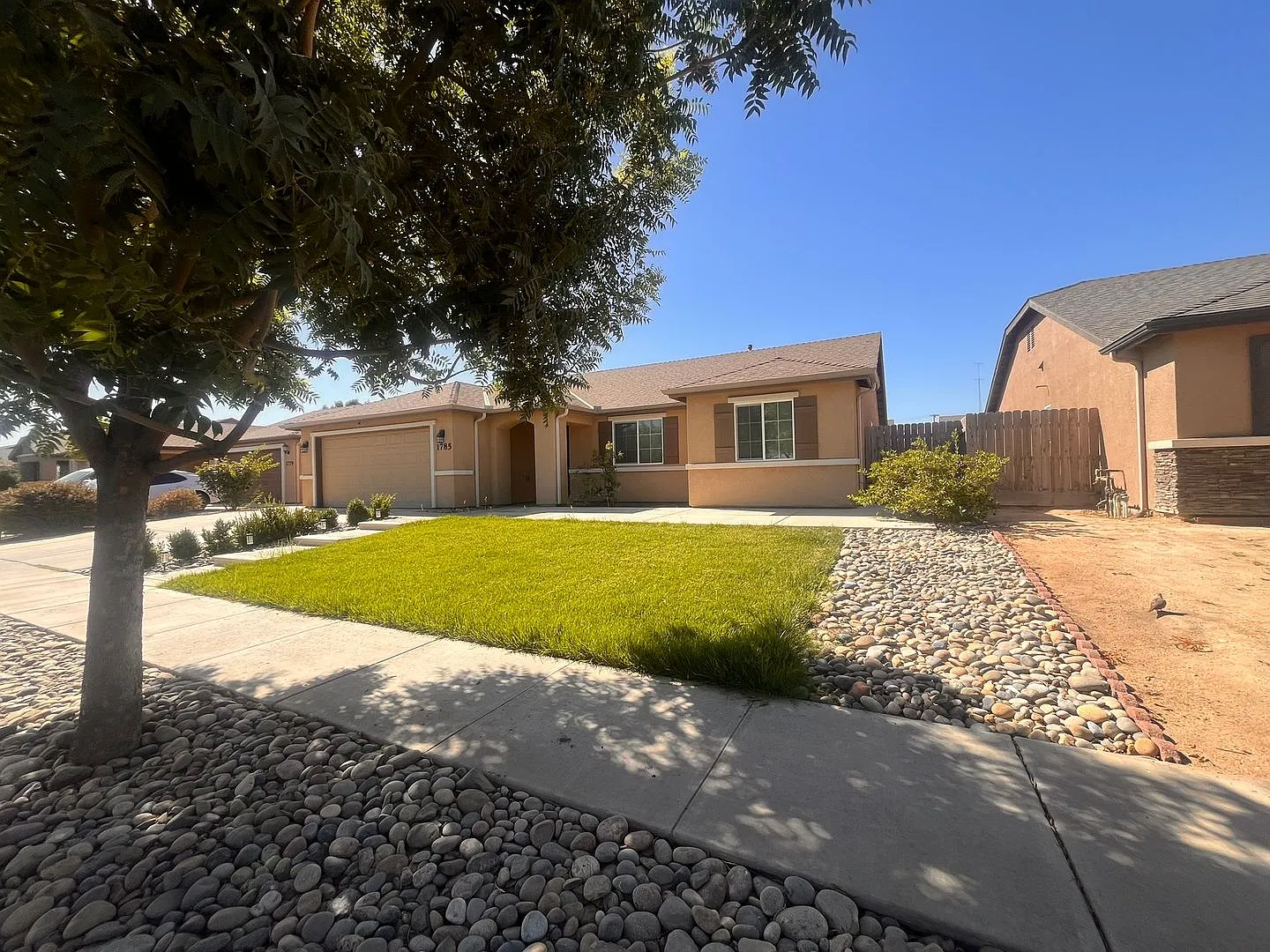 1785 Hermosa Ave - 4 Bedroom 2 Bathroom - Solar - Tulare — Photo 4