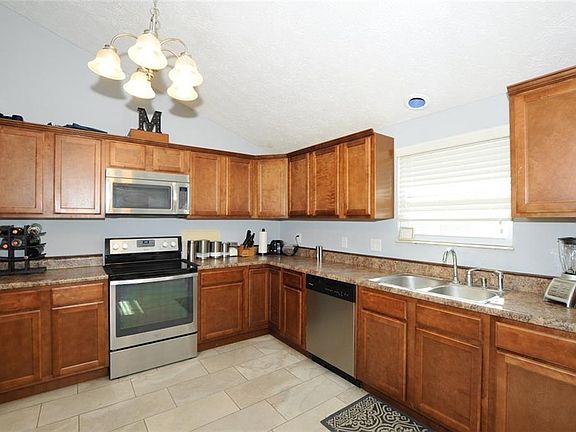 2nd image of 3810 Pebble Creek Dr