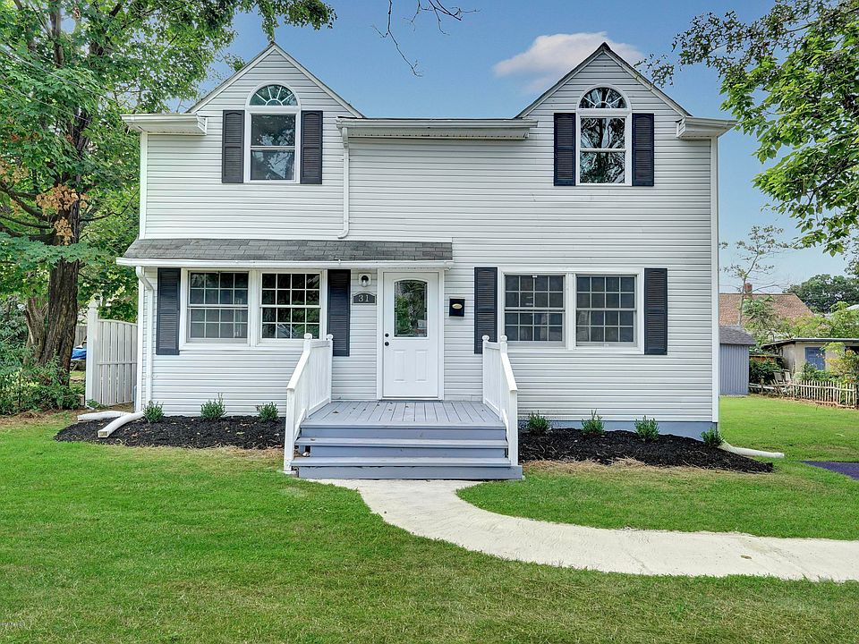 1st image of 31 Point O Woods Dr