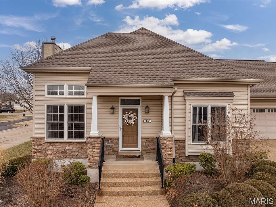 1st image of 1133 Centre Lake Dr