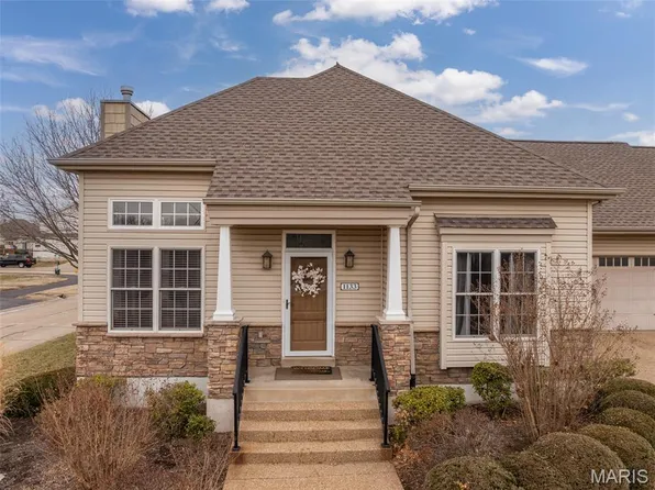 1133 Centre Lake Dr, Saint Peters, MO 63376