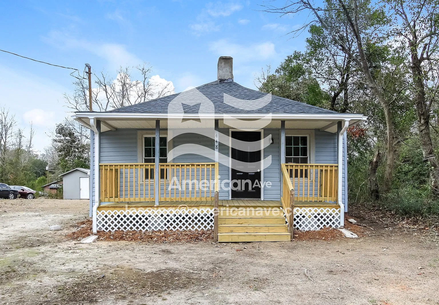 3 bed, 1.0 bath, 912 sqft, $1,045 — Photo 1