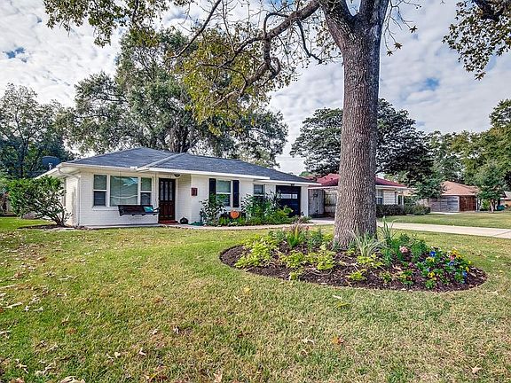 2nd image of 1919 De Milo Dr