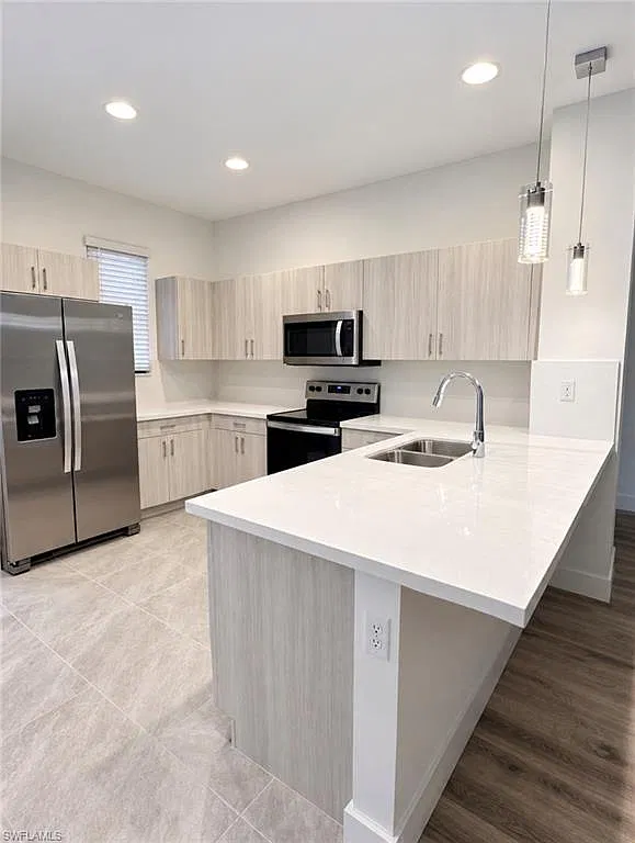 3 bed, 2.5 bath, 1726 sqft, $2,300 — Photo 3