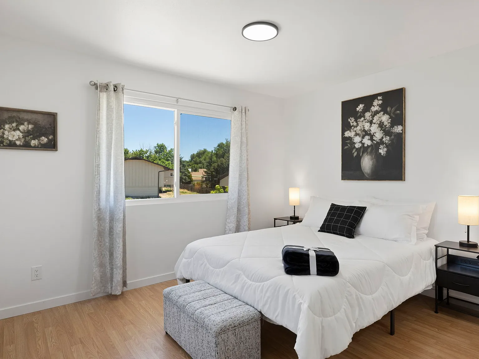 8 bed, 2554 sqft, $900 — Photo 1