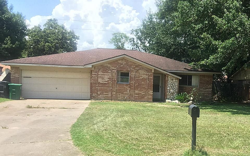 1st image of 7523 Oak Village Dr