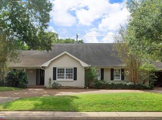 6249 Burgoyne Rd, Houston, TX 77057