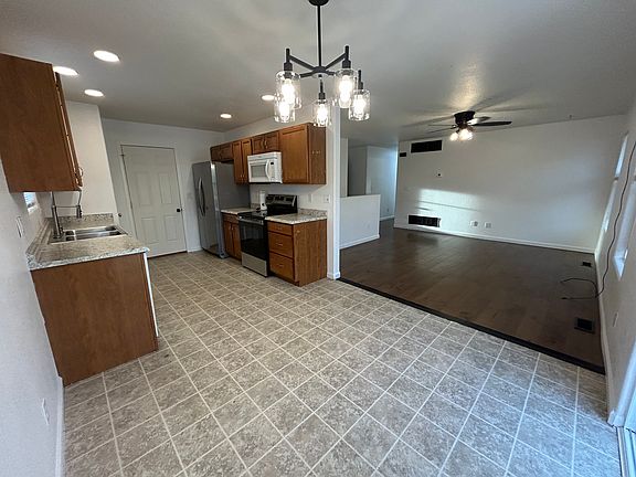 Dining Area & Kitchen