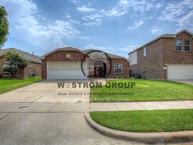 10200 Pear St — Photo 2