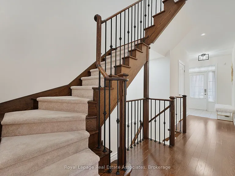 41 Mazarine Ln — Photo 22